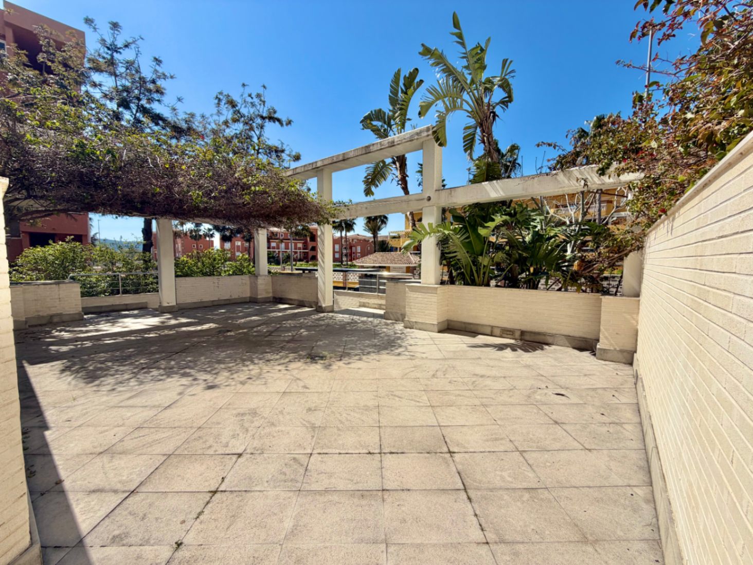 Planta baja al principio de las Marinas, Denia