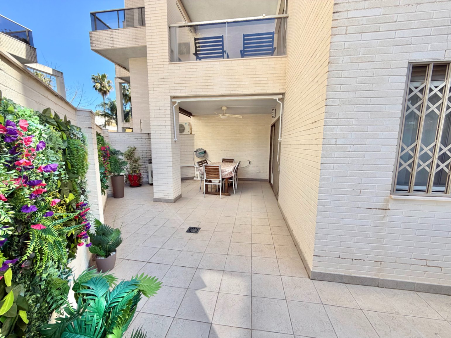 Planta baja al principio de las Marinas, Denia