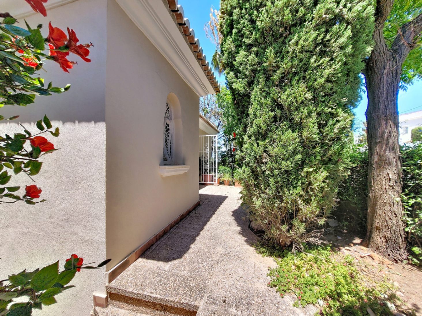 Casa con terraza y vistas al mar en La Medina, Montgó, Denia