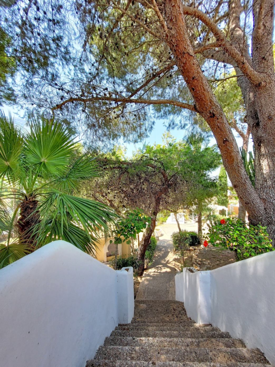 Casa con terraza y vistas al mar en La Medina, Montgó, Denia