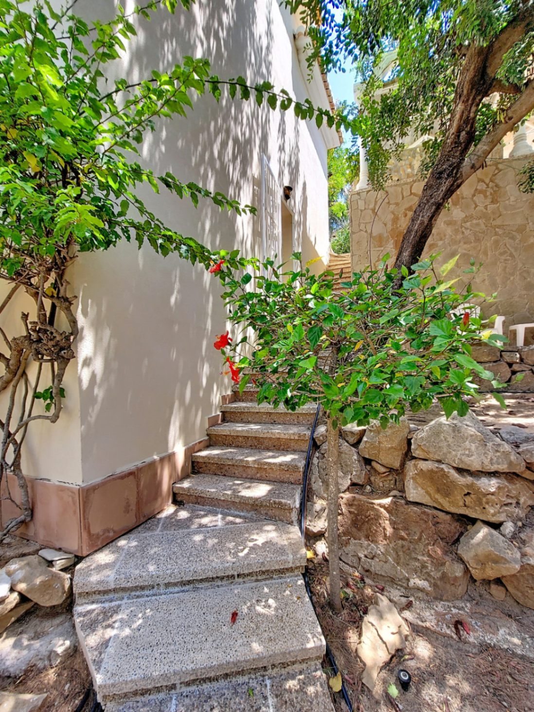 Casa con terraza y vistas al mar en La Medina, Montgó, Denia