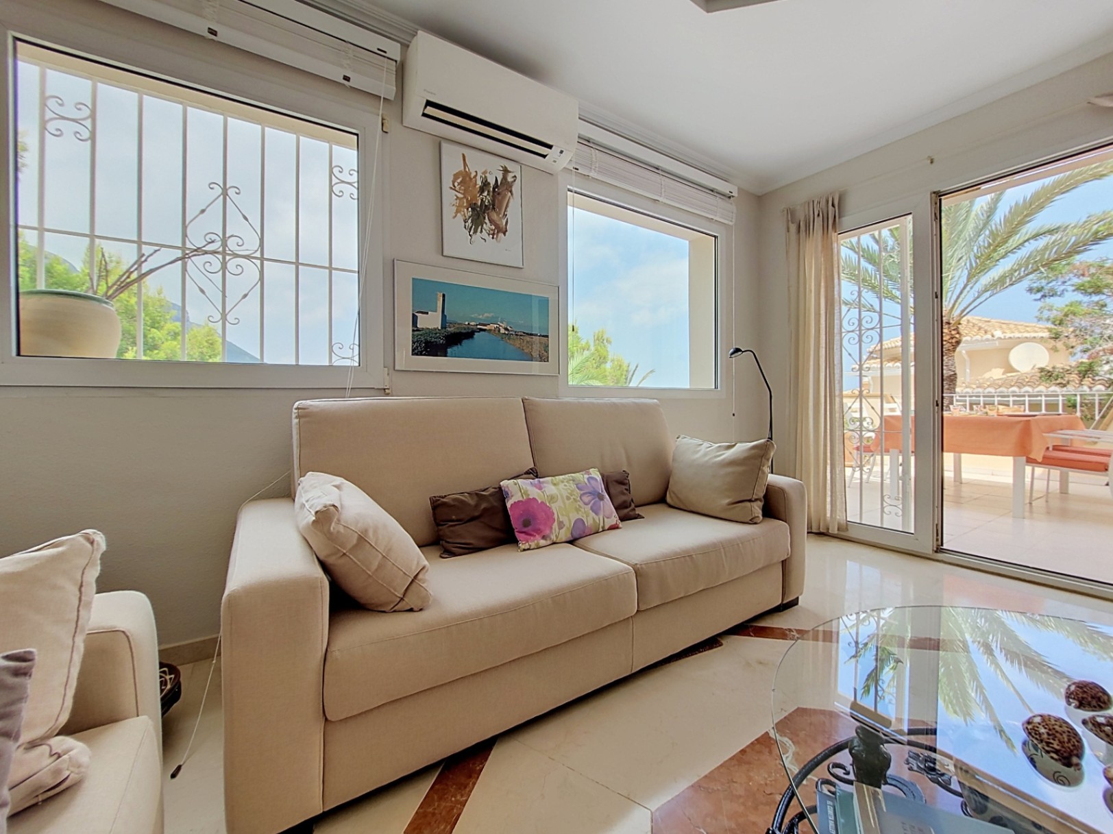 Casa con terraza y vistas al mar en La Medina, Montgó, Denia
