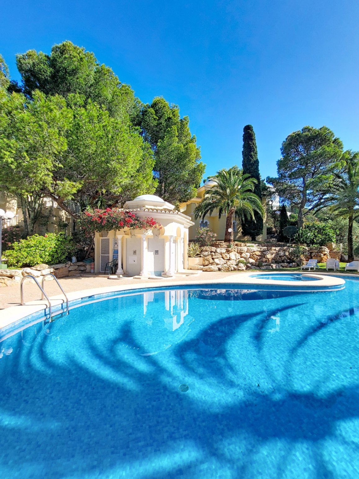 Casa con terraza y vistas al mar en La Medina, Montgó, Denia
