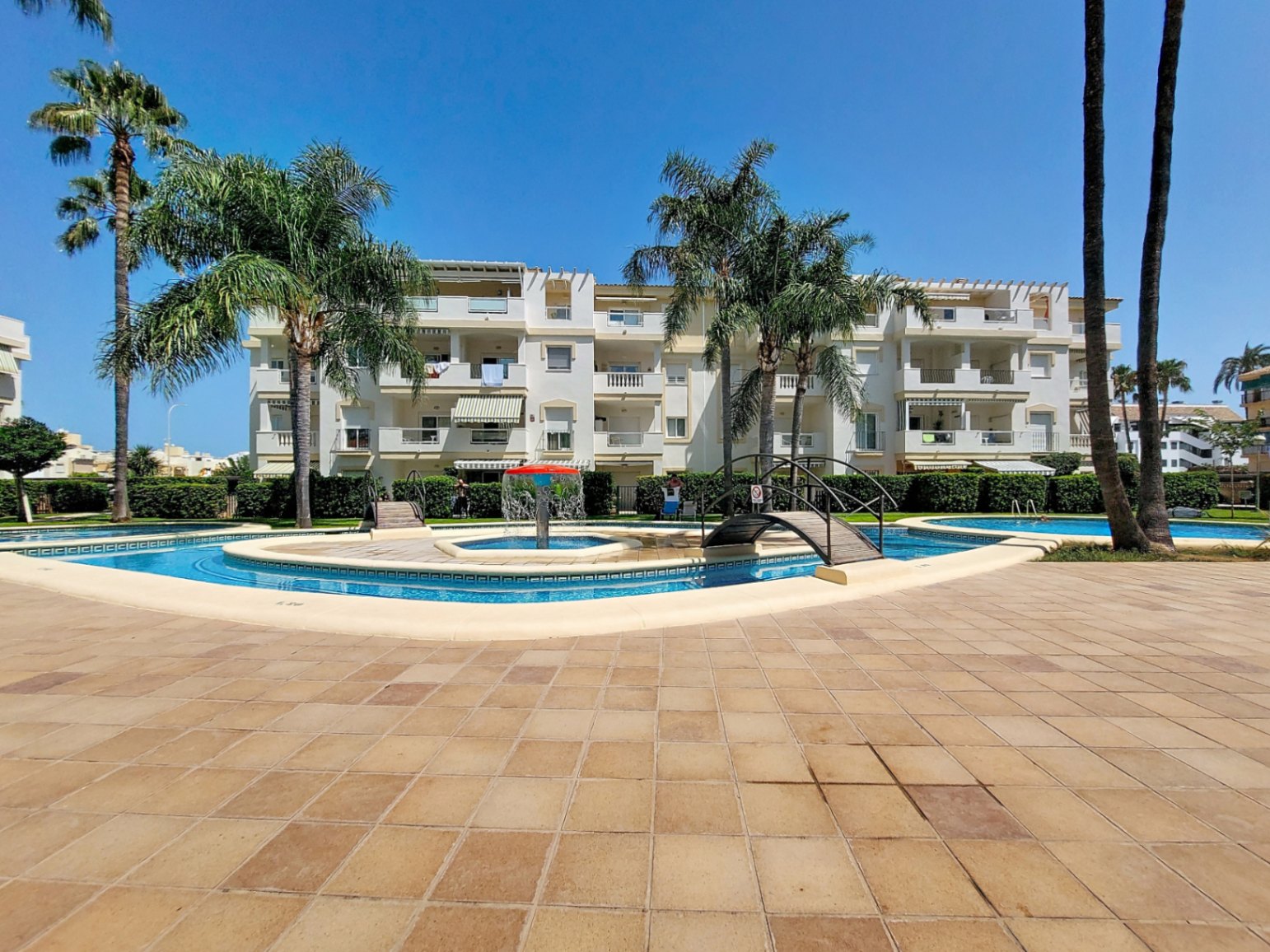 Helligkeit, Terrasse, Abstellraum und Parkplatz nur wenige Minuten vom Strand entfernt in Denia