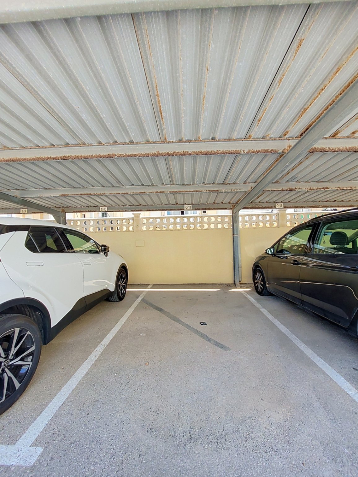 Helligkeit, Terrasse, Abstellraum und Parkplatz nur wenige Minuten vom Strand entfernt in Denia