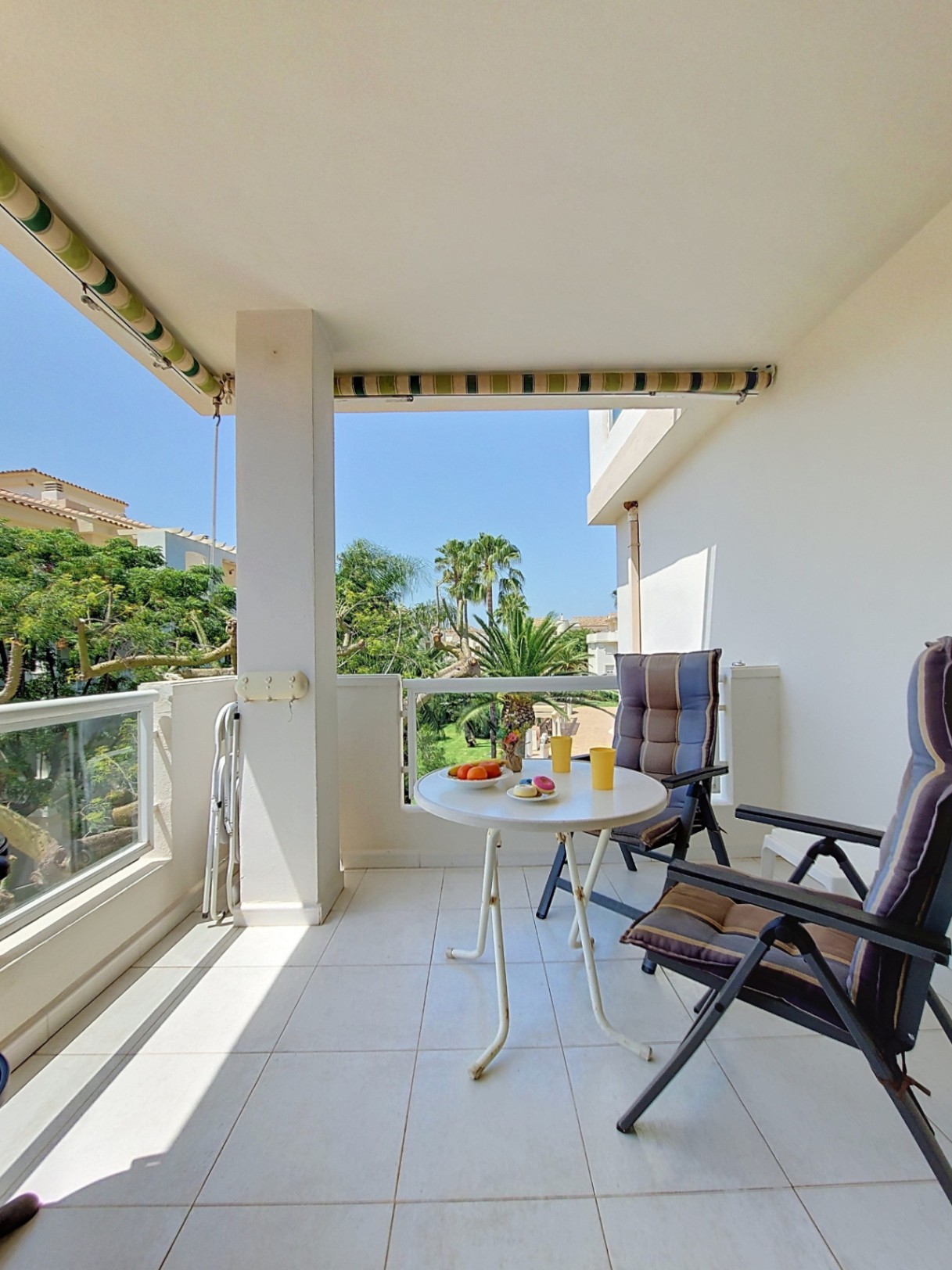 Helligkeit, Terrasse, Abstellraum und Parkplatz nur wenige Minuten vom Strand entfernt in Denia