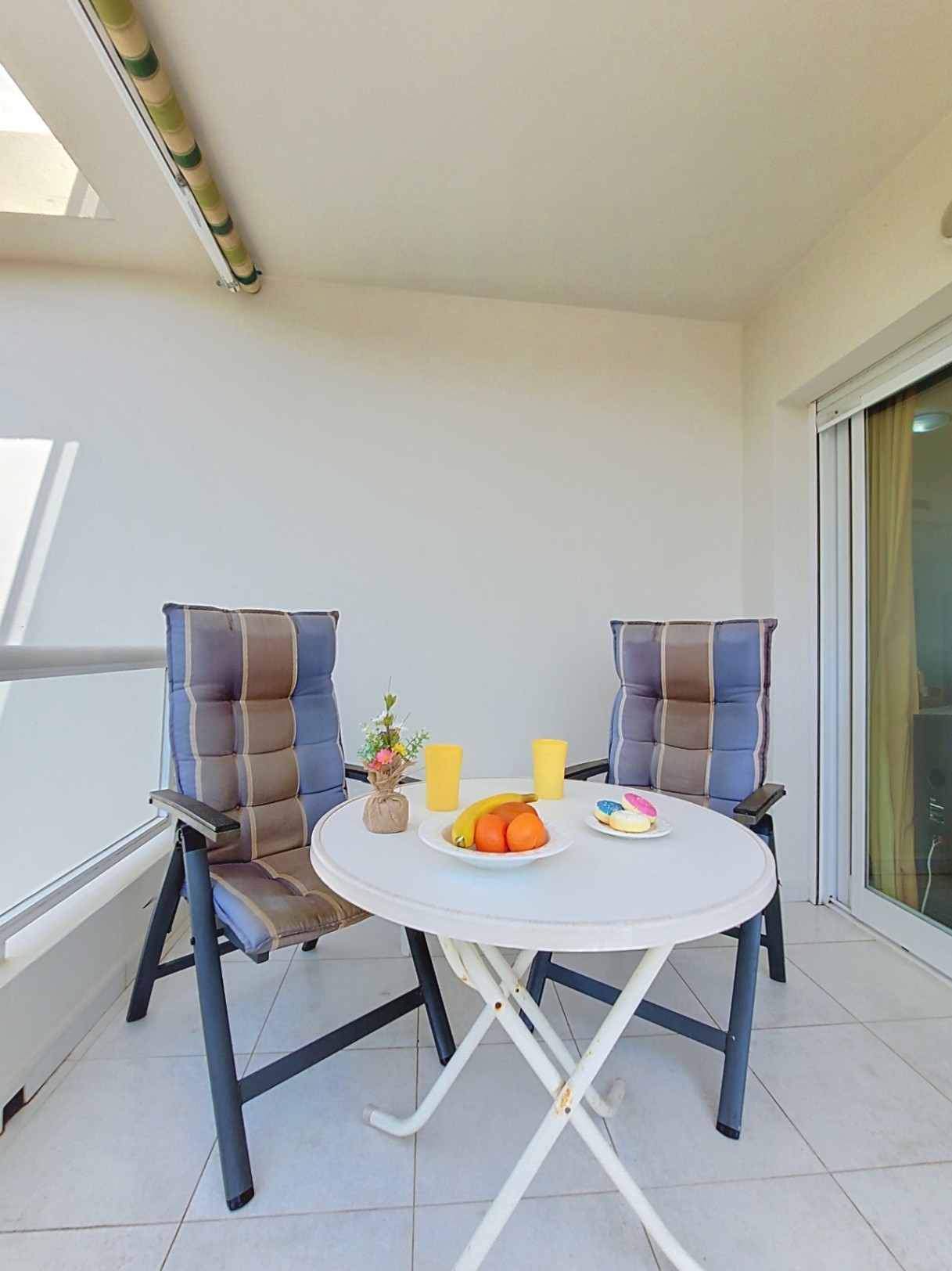Helligkeit, Terrasse, Abstellraum und Parkplatz nur wenige Minuten vom Strand entfernt in Denia