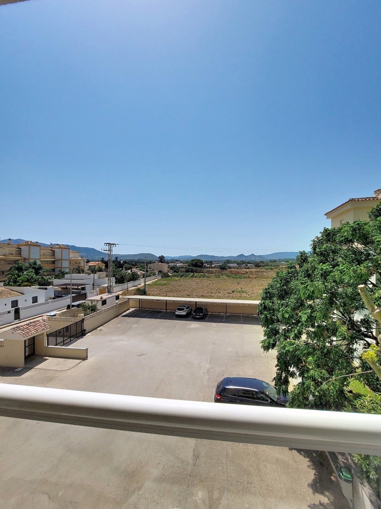 Helligkeit, Terrasse, Abstellraum und Parkplatz nur wenige Minuten vom Strand entfernt in Denia