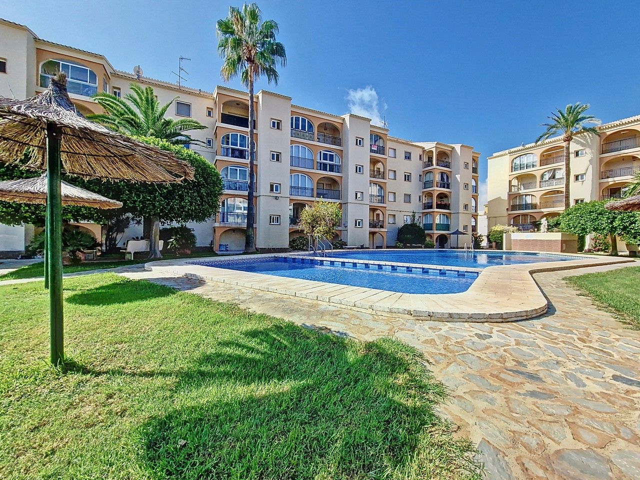 Luminoso apartamento cerca de la playa