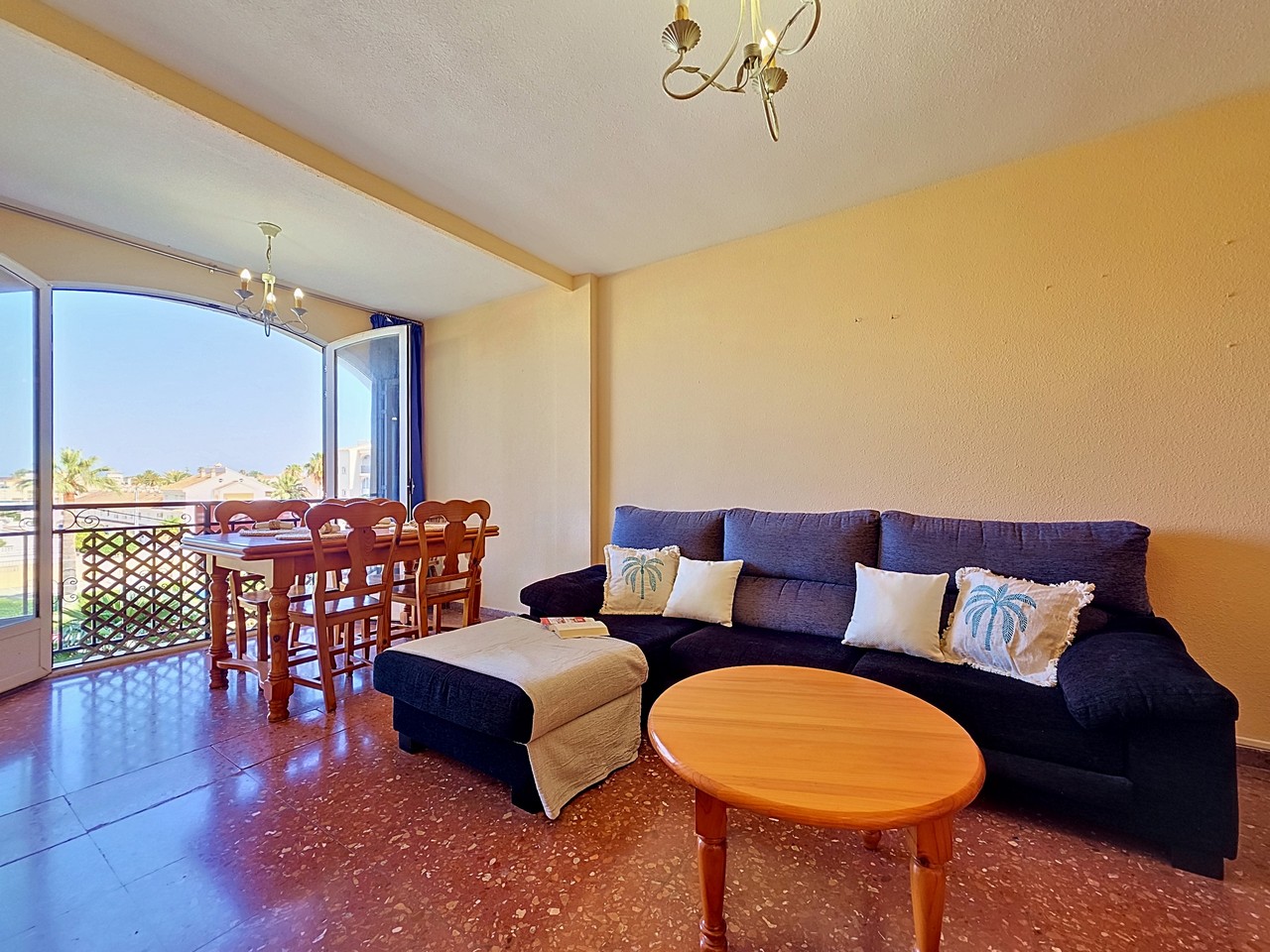 Luminoso apartamento cerca de la playa